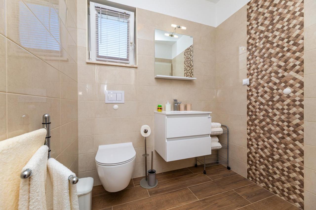 Apartment Nada 1 Малинска Экстерьер фото
