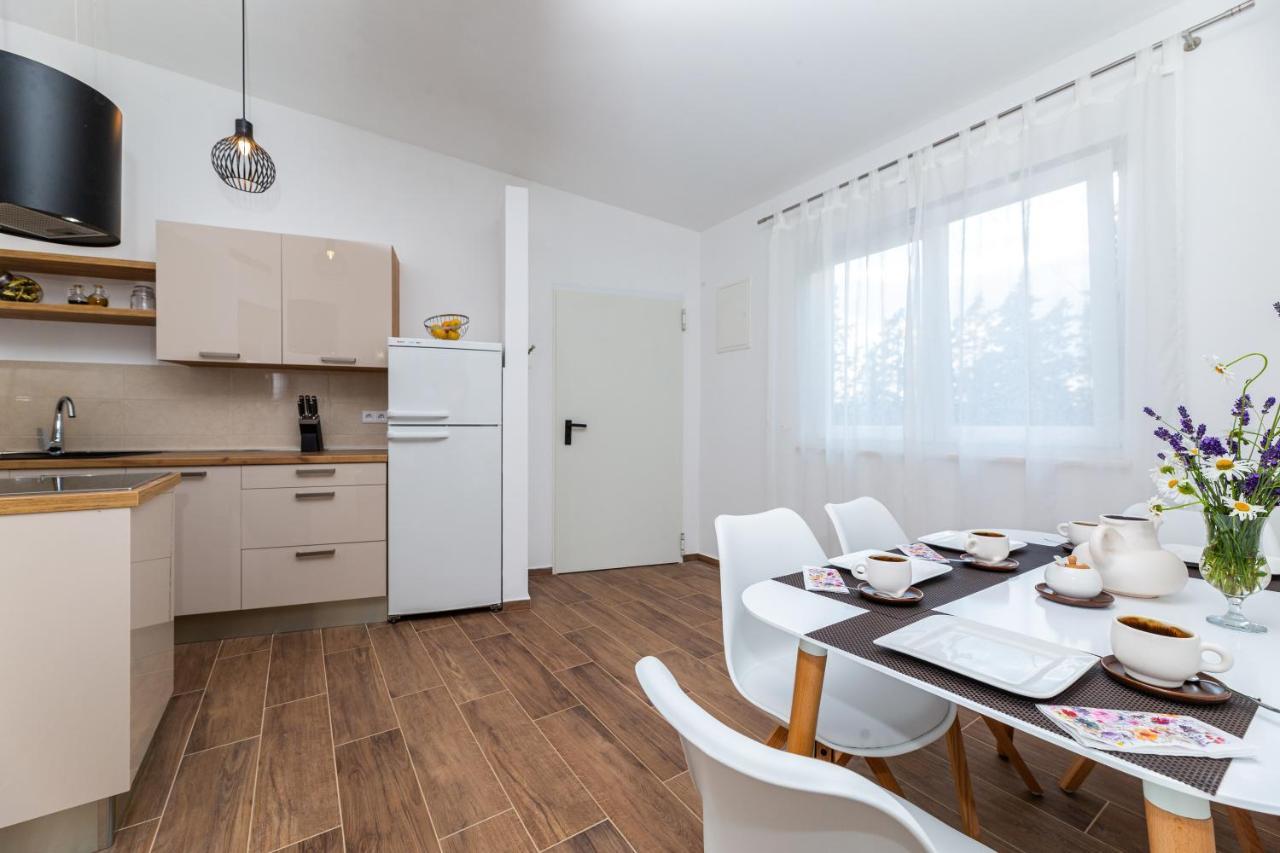 Apartment Nada 1 Малинска Экстерьер фото